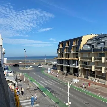 Esplanade 4 *